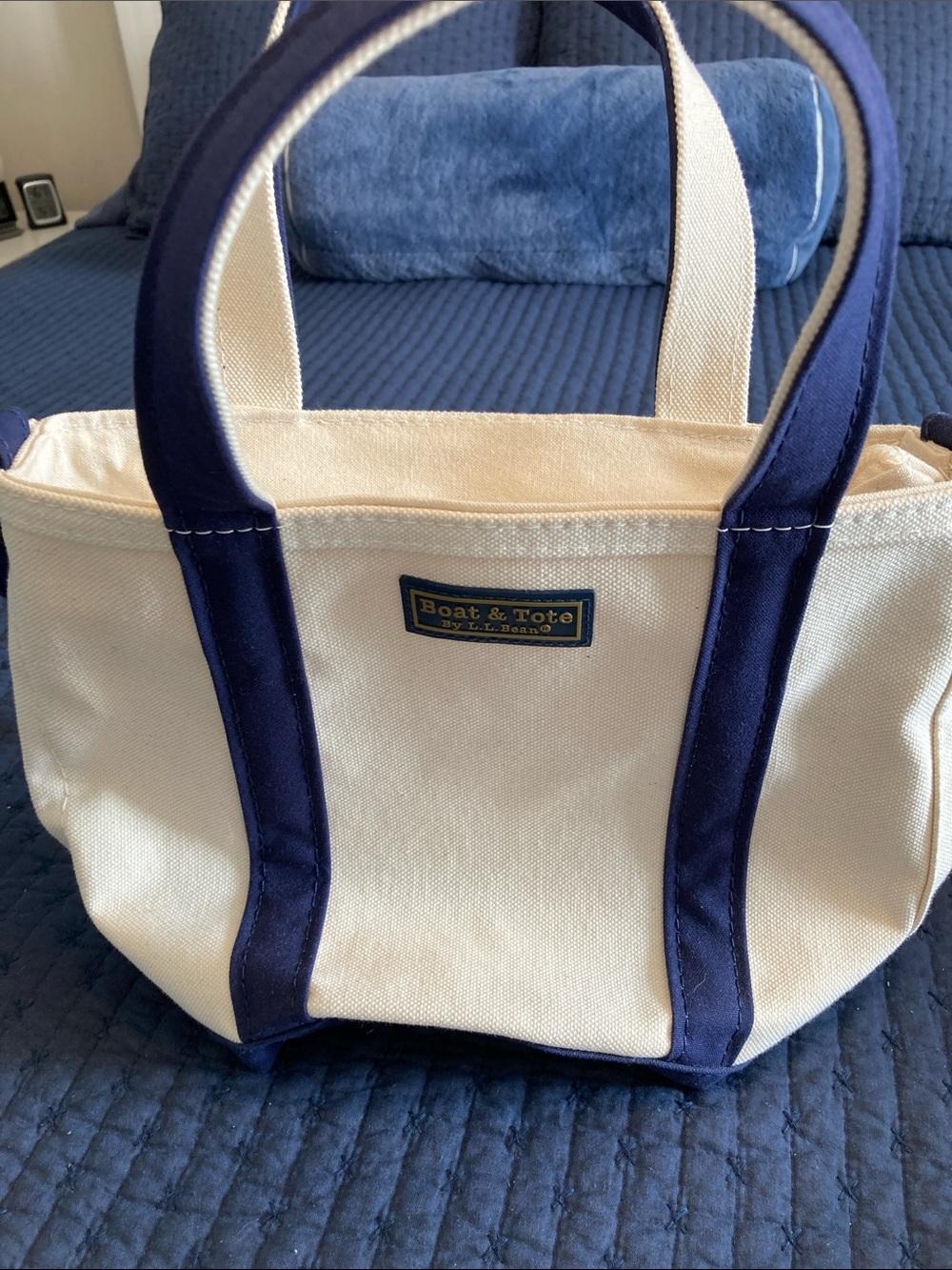 L.L. Bean Boat 1944 Boat and Tote Small Crossbody in Navy and Cream - Picture 3 of 9